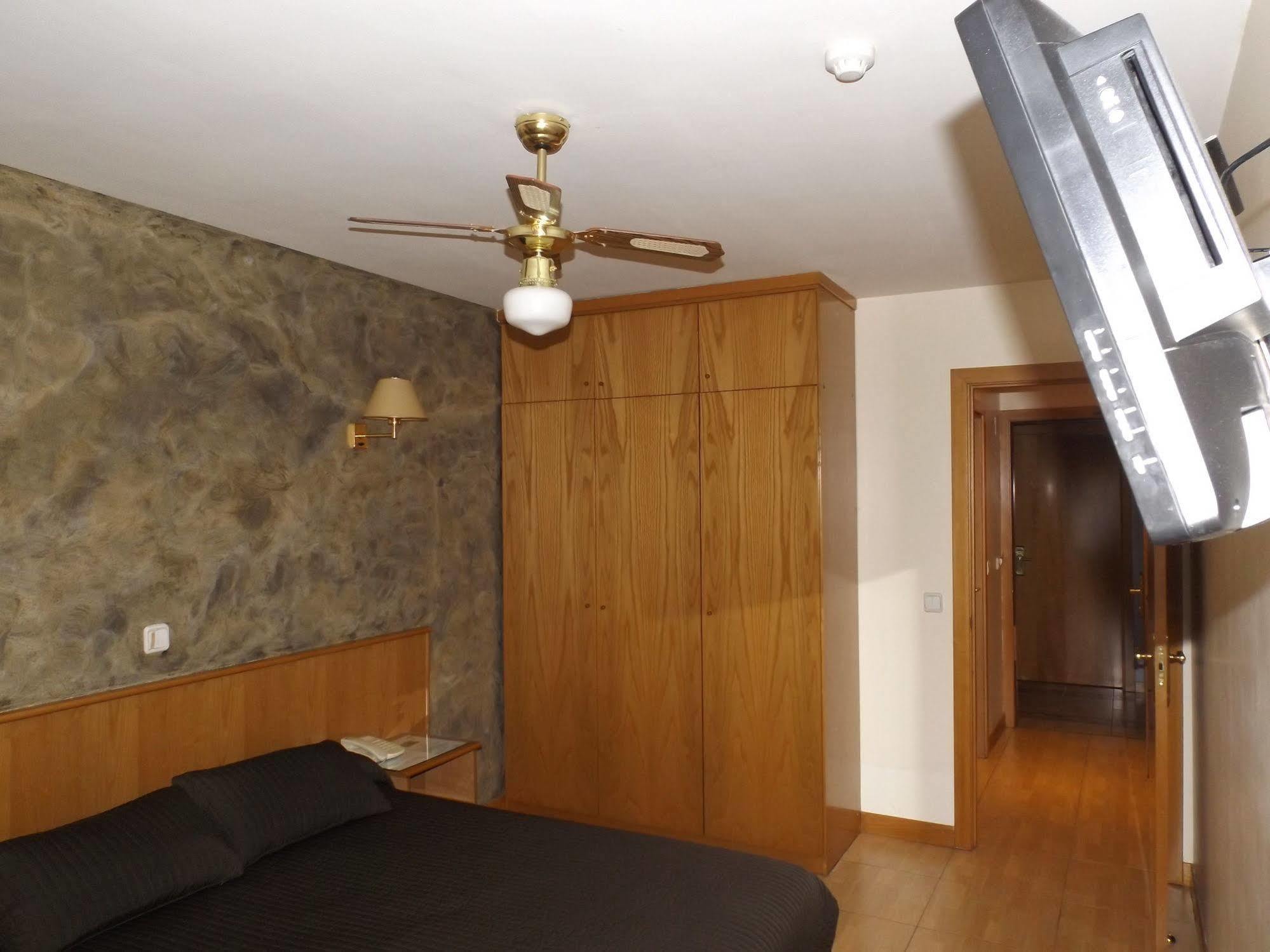 Hotel Camargo Igollo Buitenkant foto